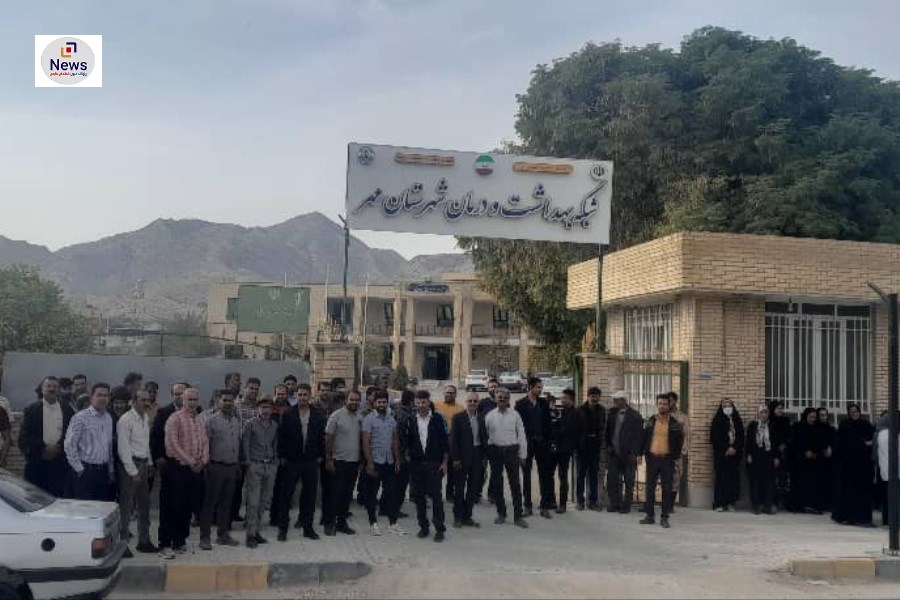 تصویر مردم این روستا در مرکز جامع سلامت گله‌دار پذیرش می‌شوند