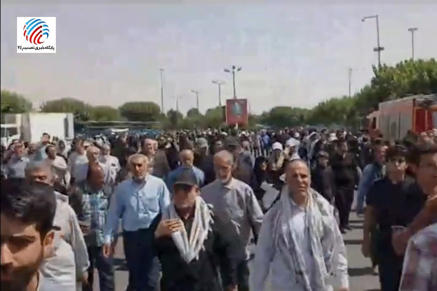 صاحبان انقلاب به عشق امام و رهبری کیلومترها برای تجدید بیعت آمده بودند